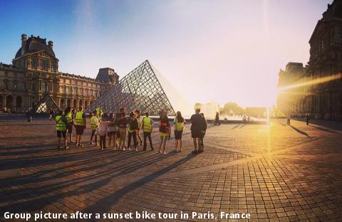 Group picture after a sunset bike tour in Paris, France